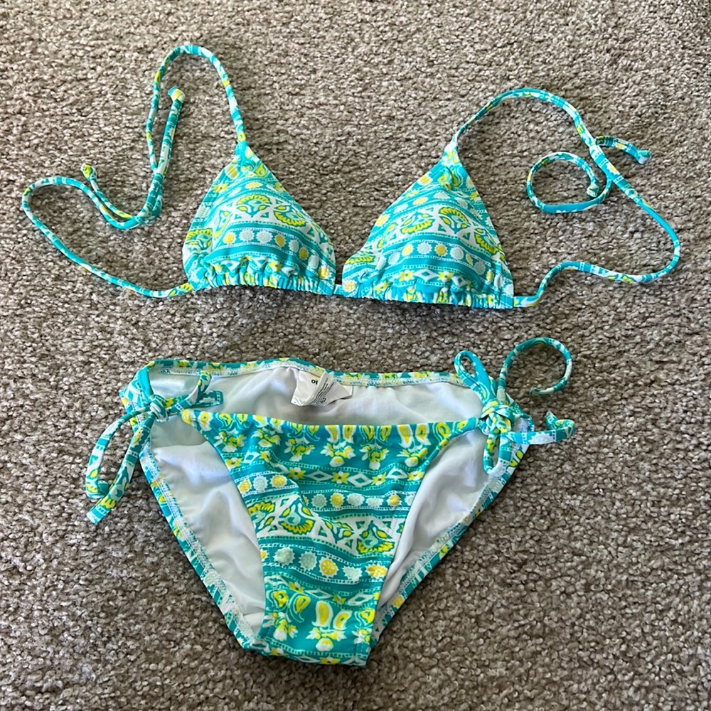 Old navy woman’s size xs  tribal pattern bikini triangle top with bottoms